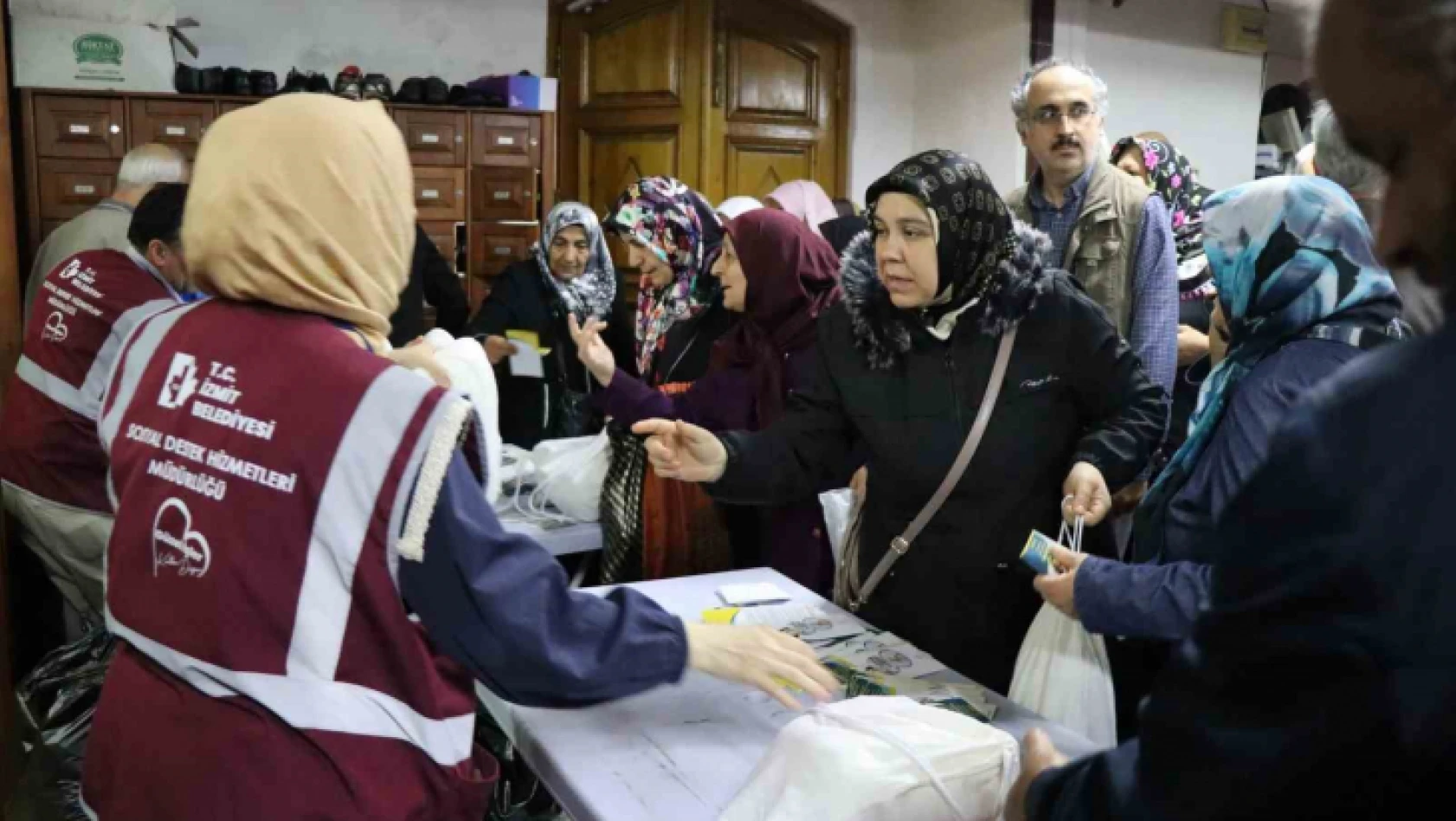 İzmit Belediyesi hacı adaylarını hediyelerle uğurladı