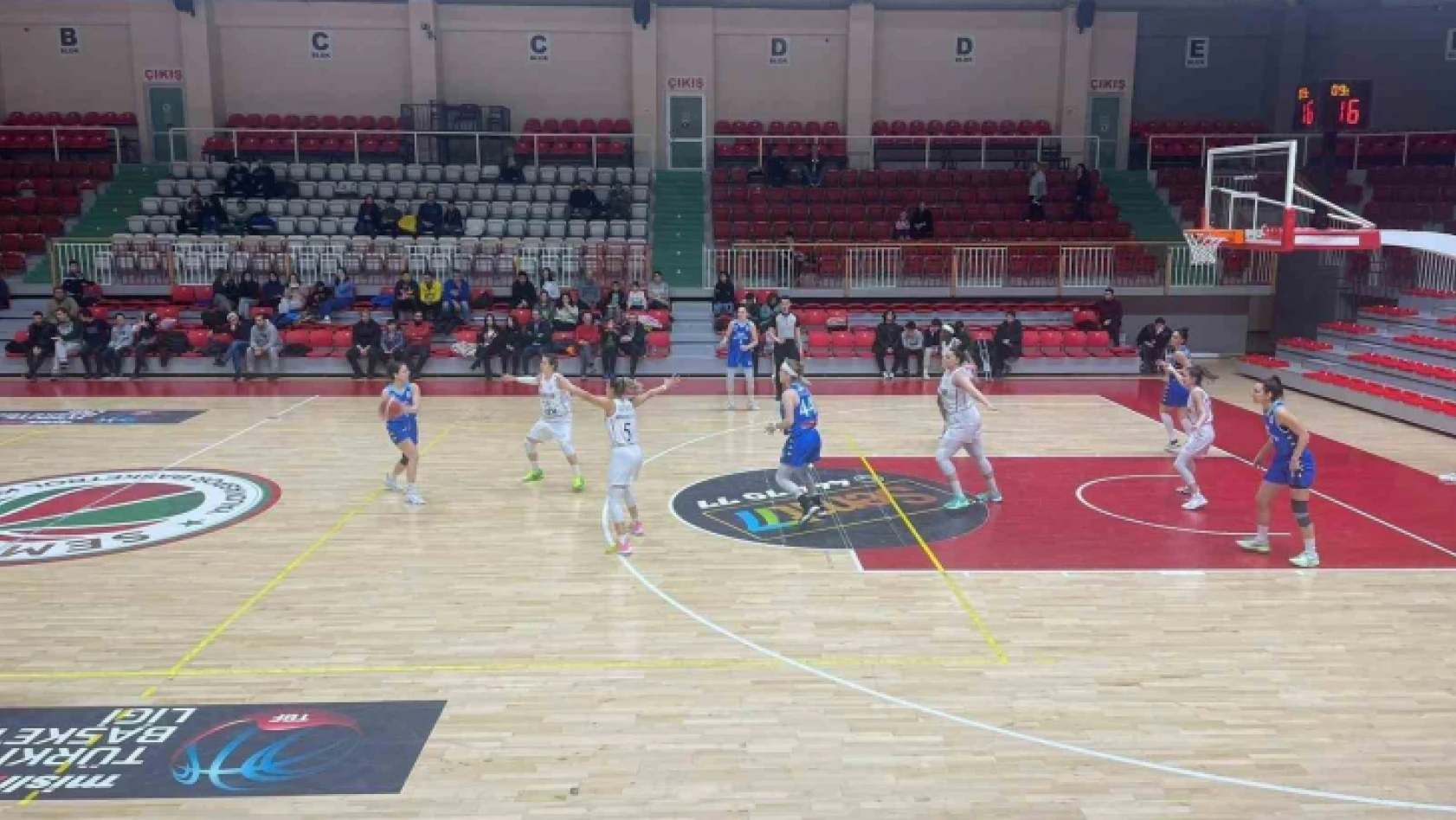İzmit Belediyespor, Yalova'yı devirip seriyi 12 maça çıkardı