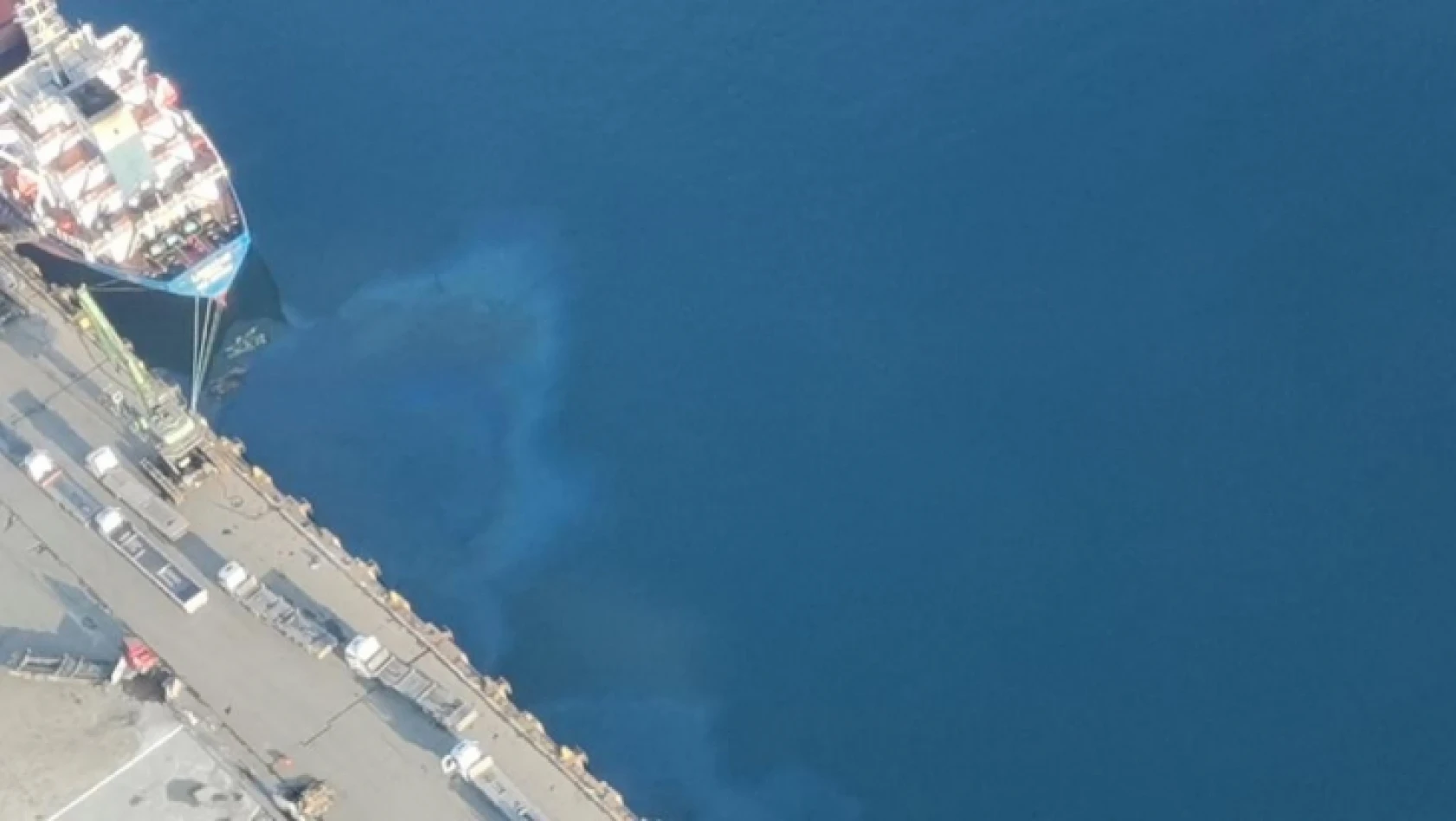 İzmit Körfezi'ni kirleten gemilere 57 milyon lira ceza kesildi