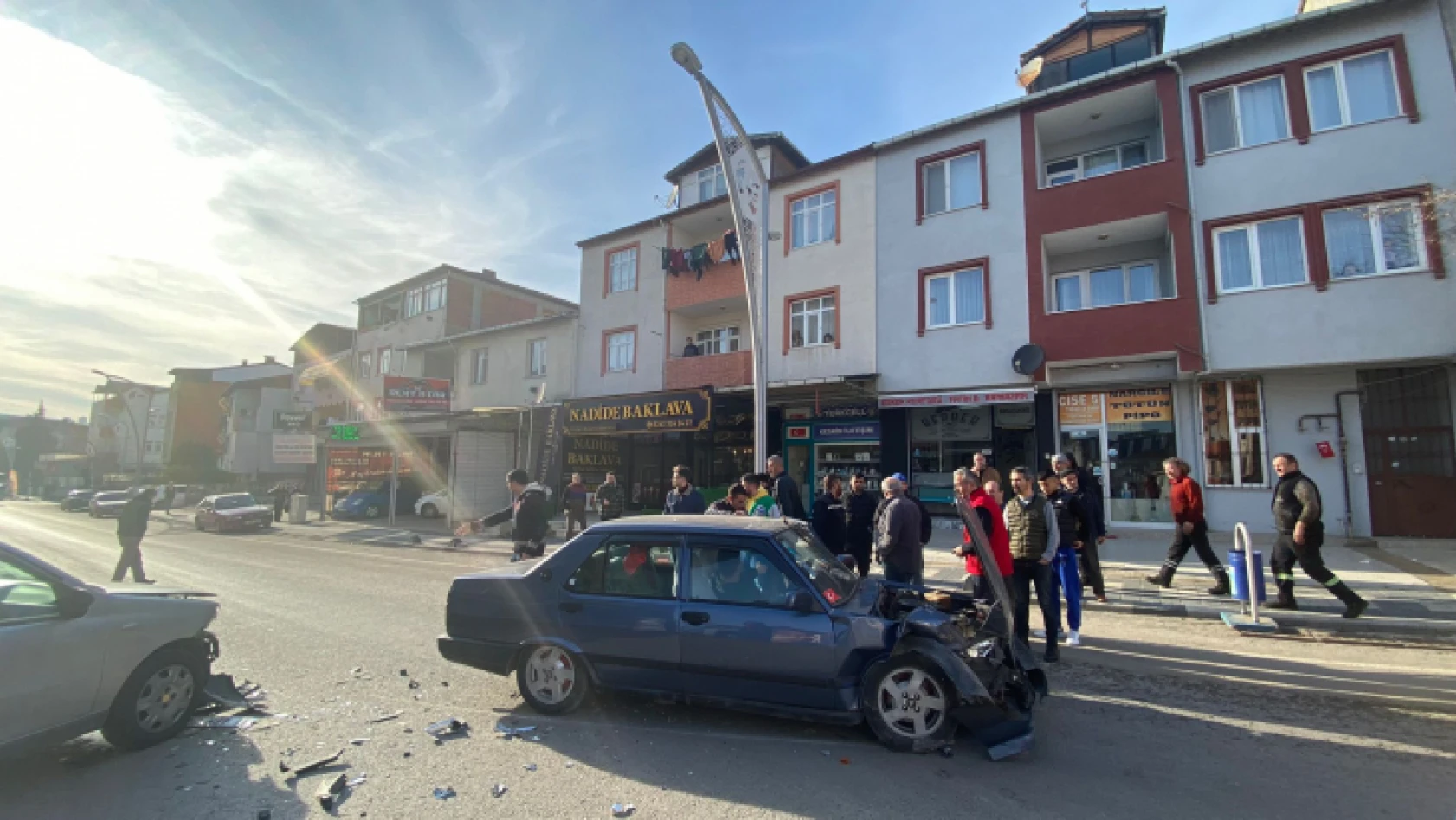 İzmit'te trafik kazası.. Sürücü yaralandı