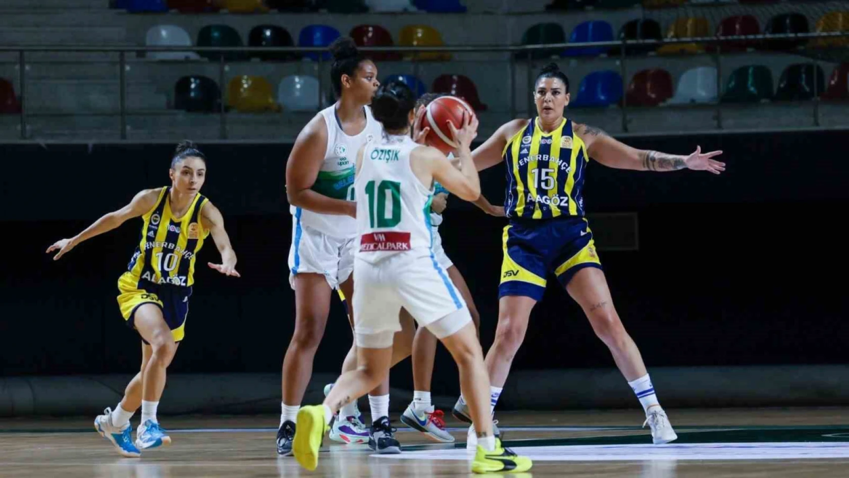 Kadınlar Basketbol Süper Ligi: İzmit Belediyespor: 70 - Fenerbahçe: 75