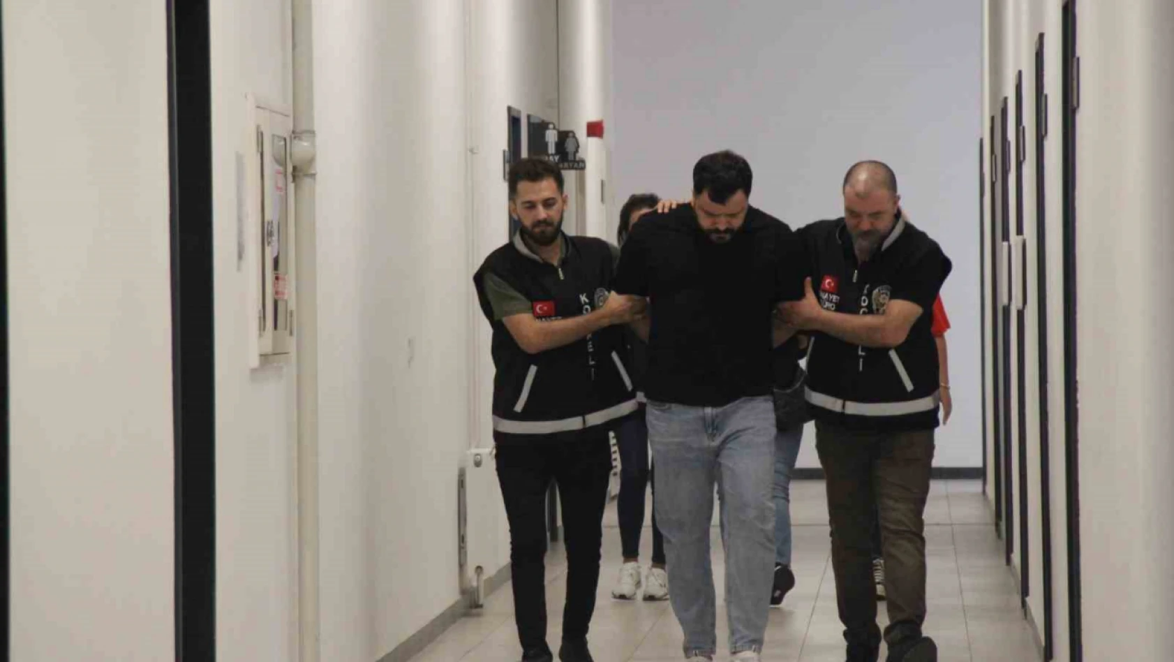 Kanlı pusunun ardından cephanelik çıktı : Cinayet zanlısı 3 yıl sonra yakalandı