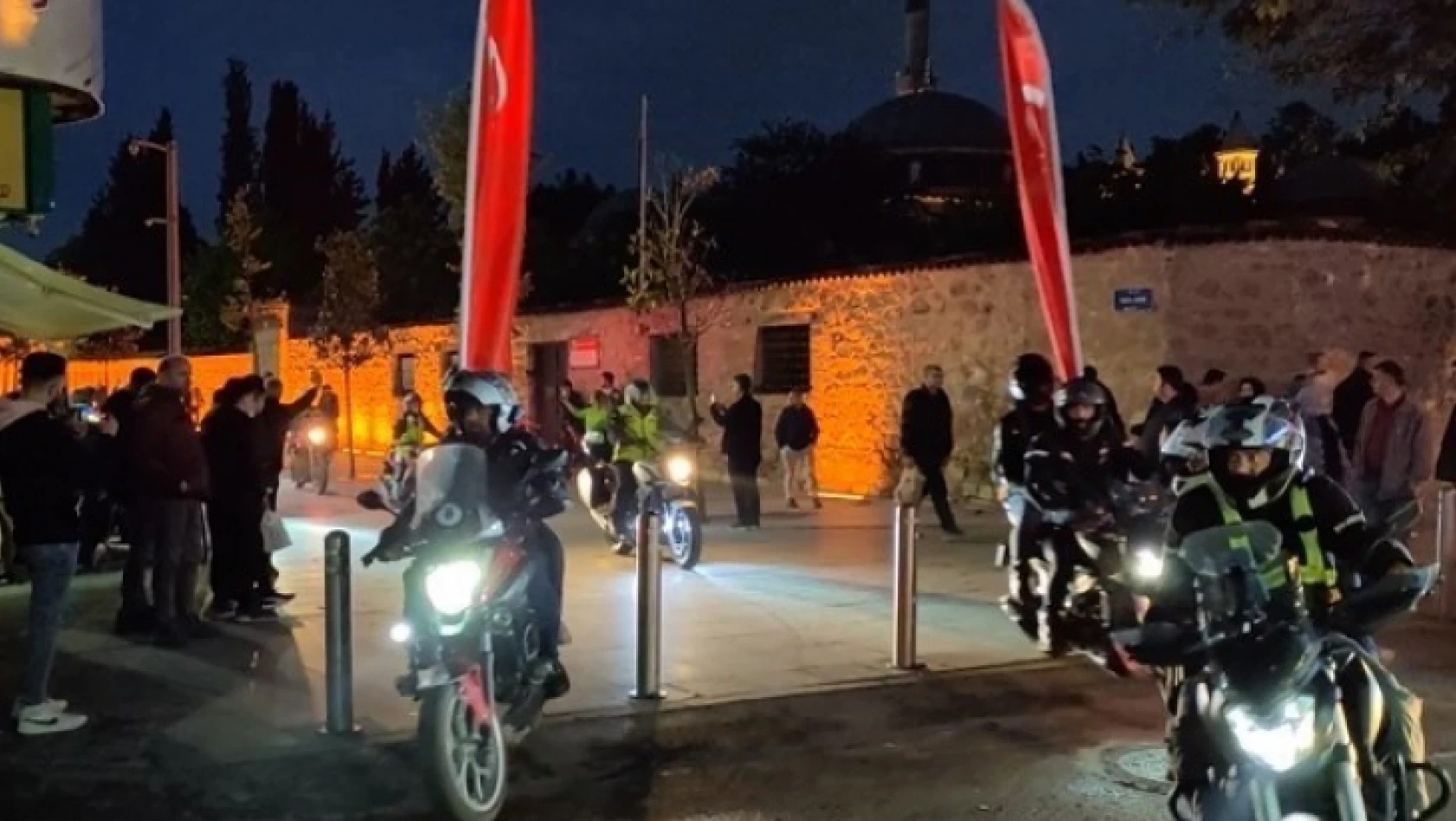 Kocaeli'de 19 Mayıs motosiklet konvoyu eşliğinde kutlandı