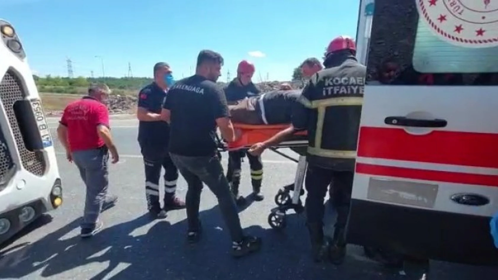 Kuzey Marmara Otoyolu'nda devrilen kamyonun sürücüsü ağır yaralandı