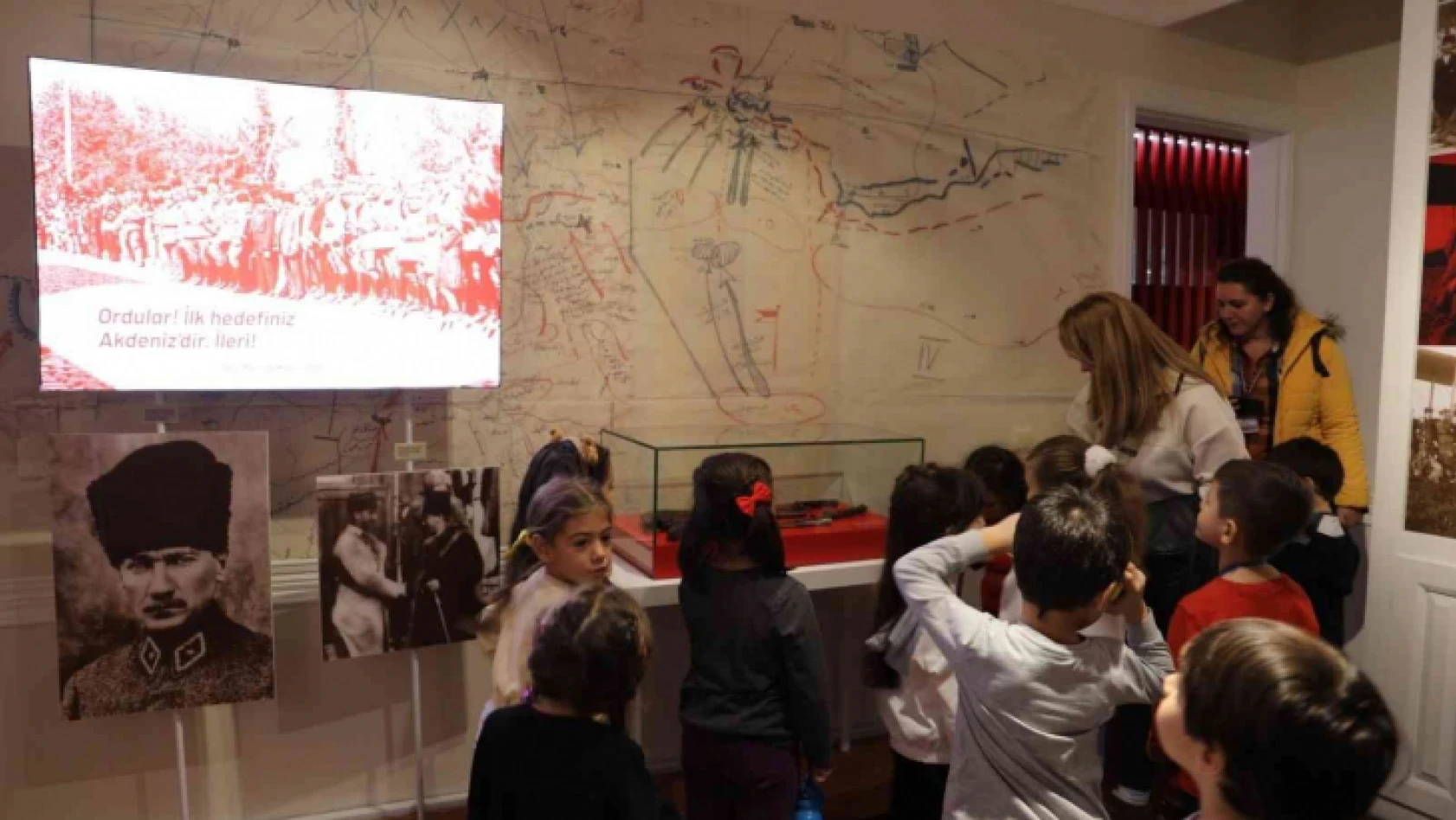Minik öğrenciler Atatürk ve Milli Mücadele Anı Evi'ni çok sevdi