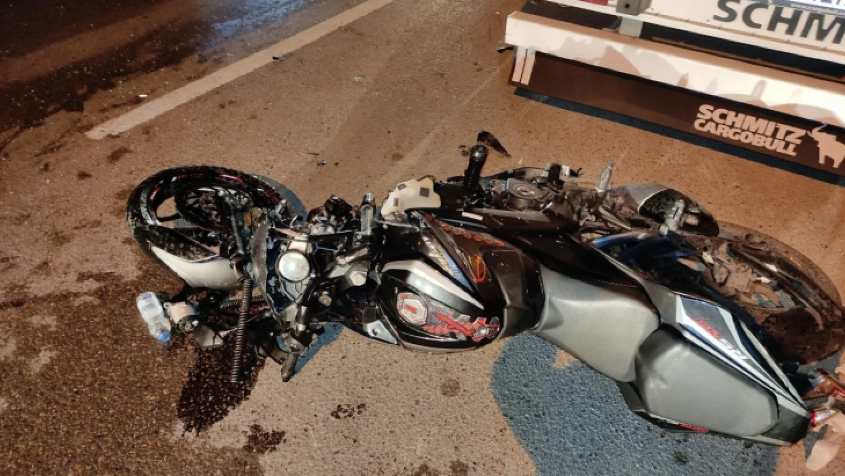 Kocaeli'de otomobil ile çarpışan motosikletin sürücüsü yaralandı