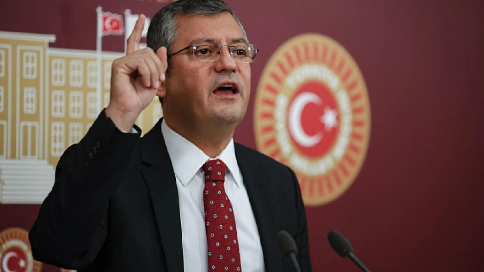 Özgür Özel, CHP Genel Başkanlığı'na aday oldu