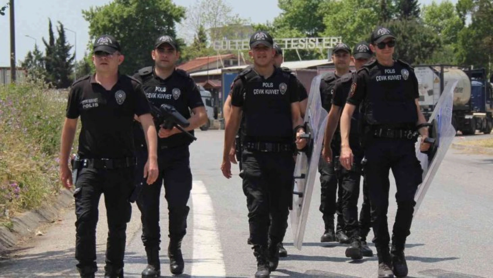 Polis ekipleri TEM'de taraftar nöbetinde