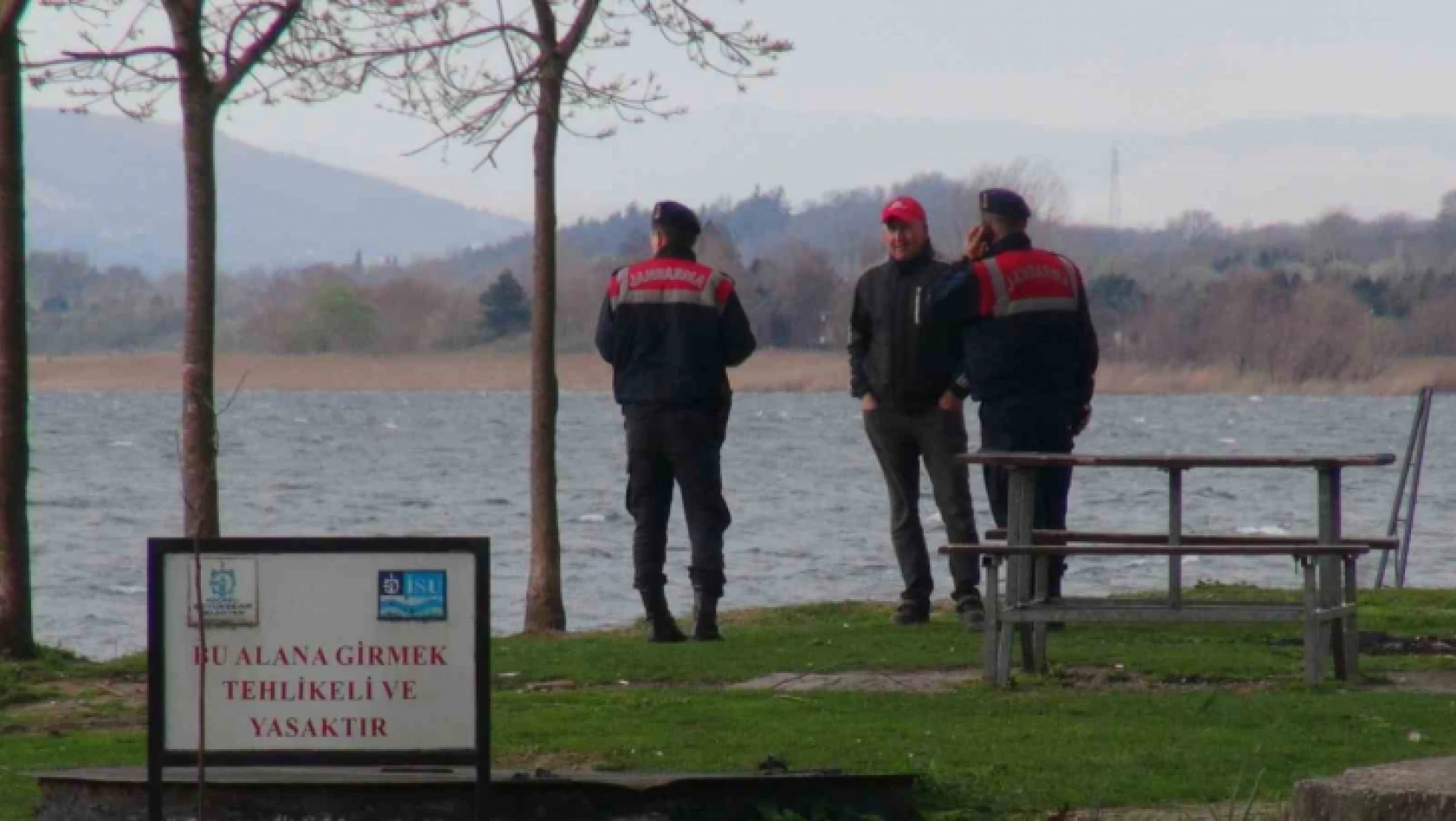 Sapanca Gölü'nde kano alabora oldu: 2 kişi yüzerek kıyıya çıktı