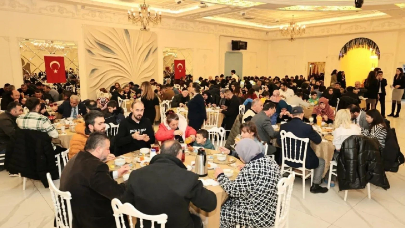 Şehit aileleri ve gaziler iftar sofrasında buluştu