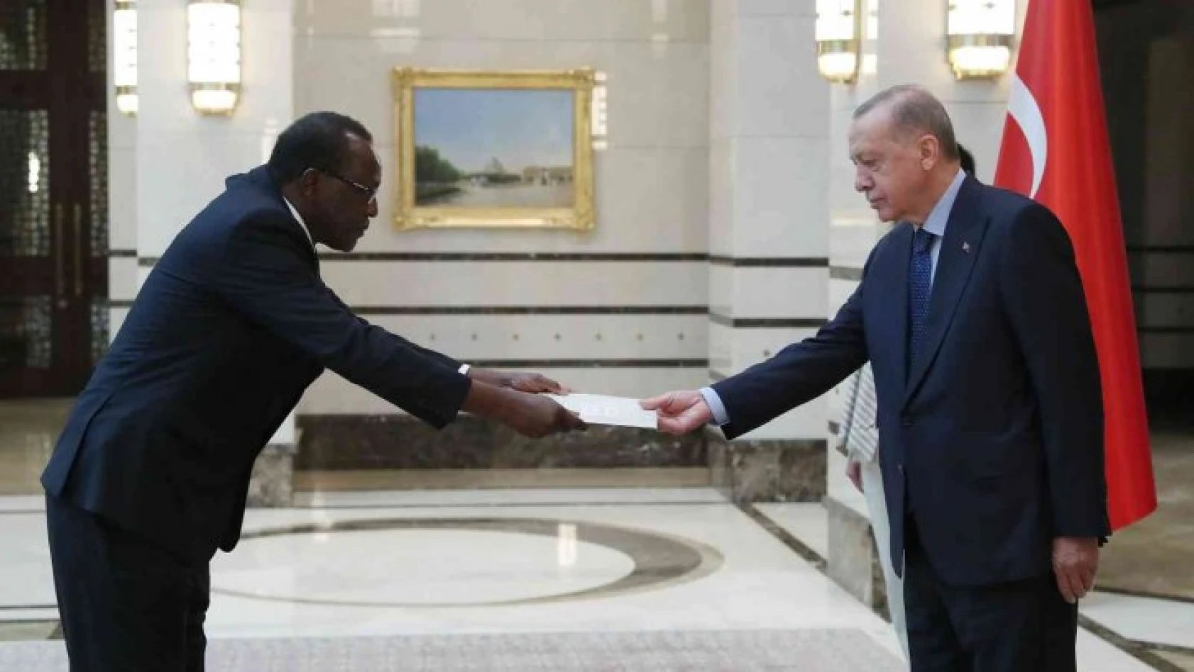 Sudan Büyükelçisi Eltayeb, Cumhurbaşkanı Erdoğan'a güven mektubu sundu