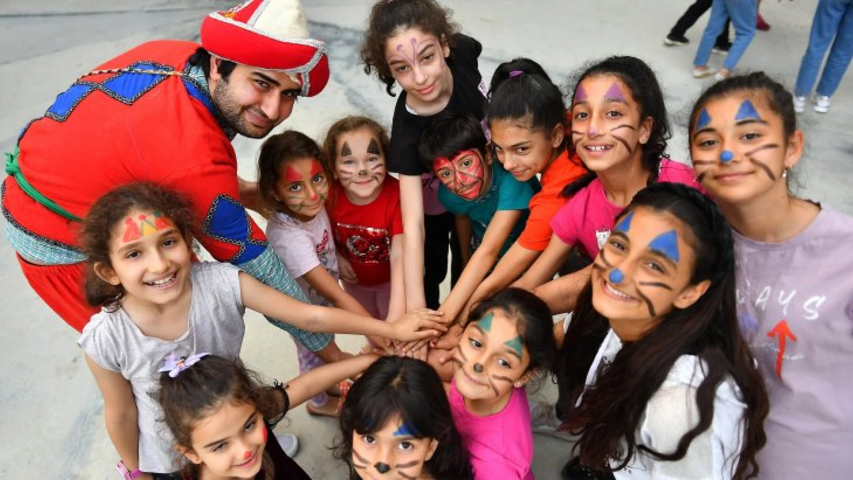   Tarsus'un köylerinde çocuklar 3 gün bayram coşkusu yaşadı 