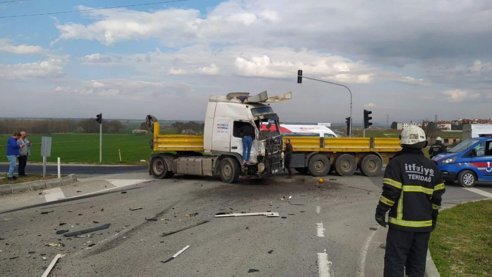 Tekirdağ'da tır, yolcu minibüsüne çarptı: 5 ölü, 10 yaralı