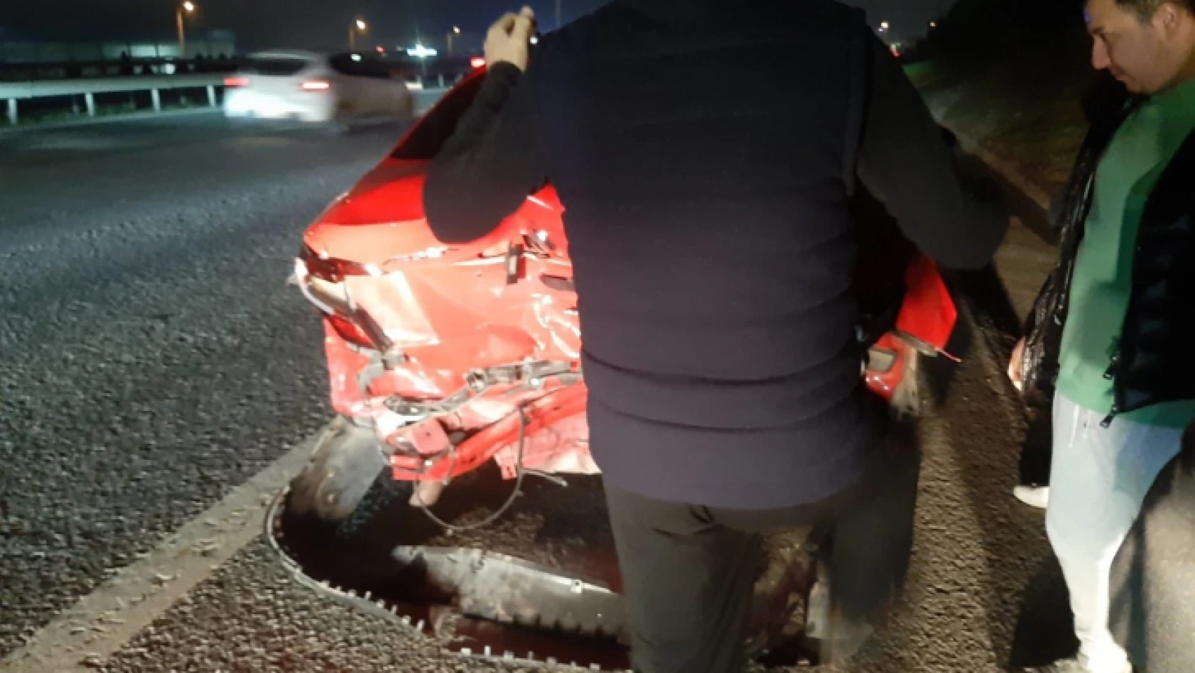 TEM'de 5 araç birbirine girdi: 1 yaşındaki bebek yaralandı