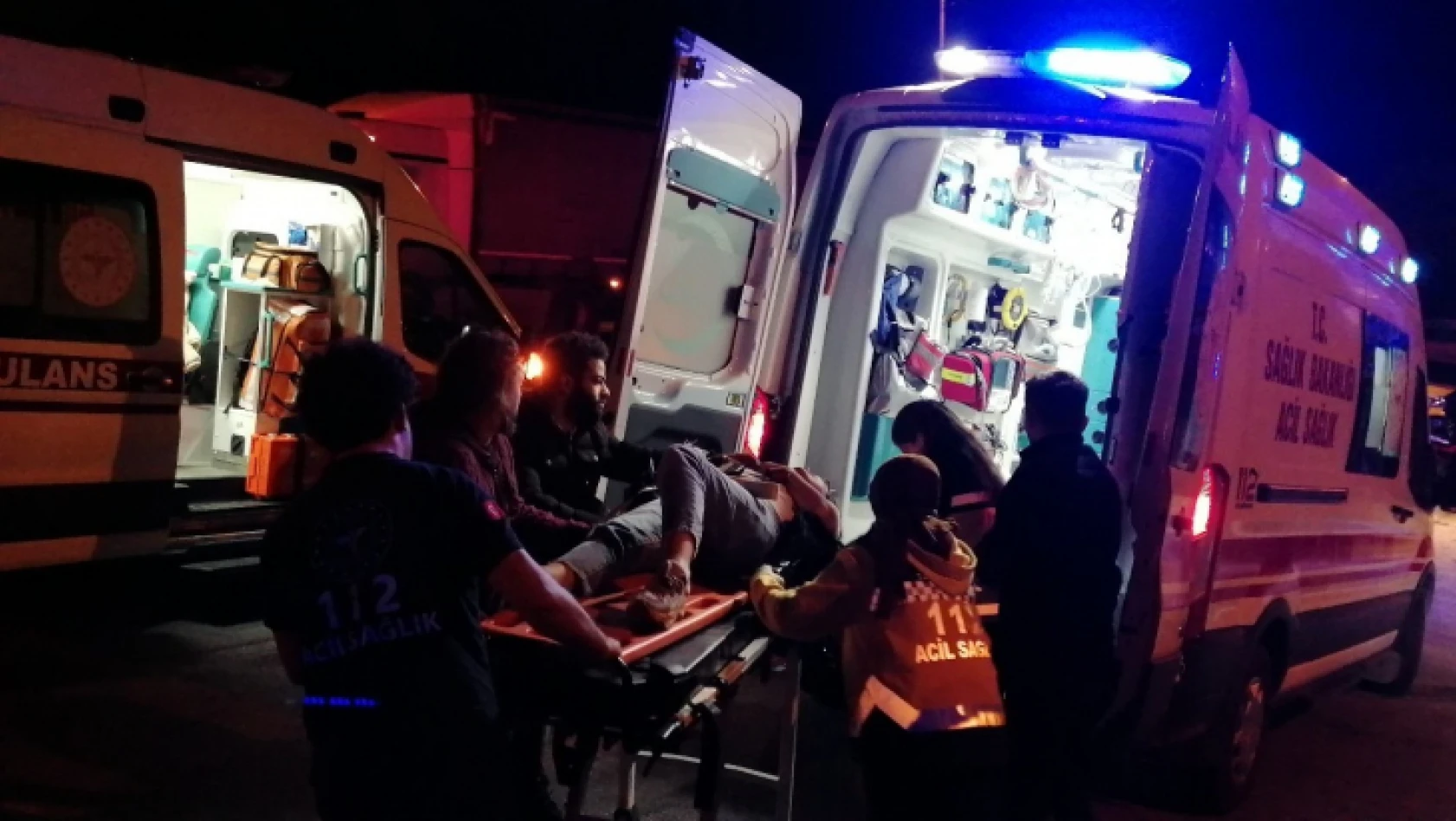Ticari taksi ile otomobil çarpıştı: 5 yaralı