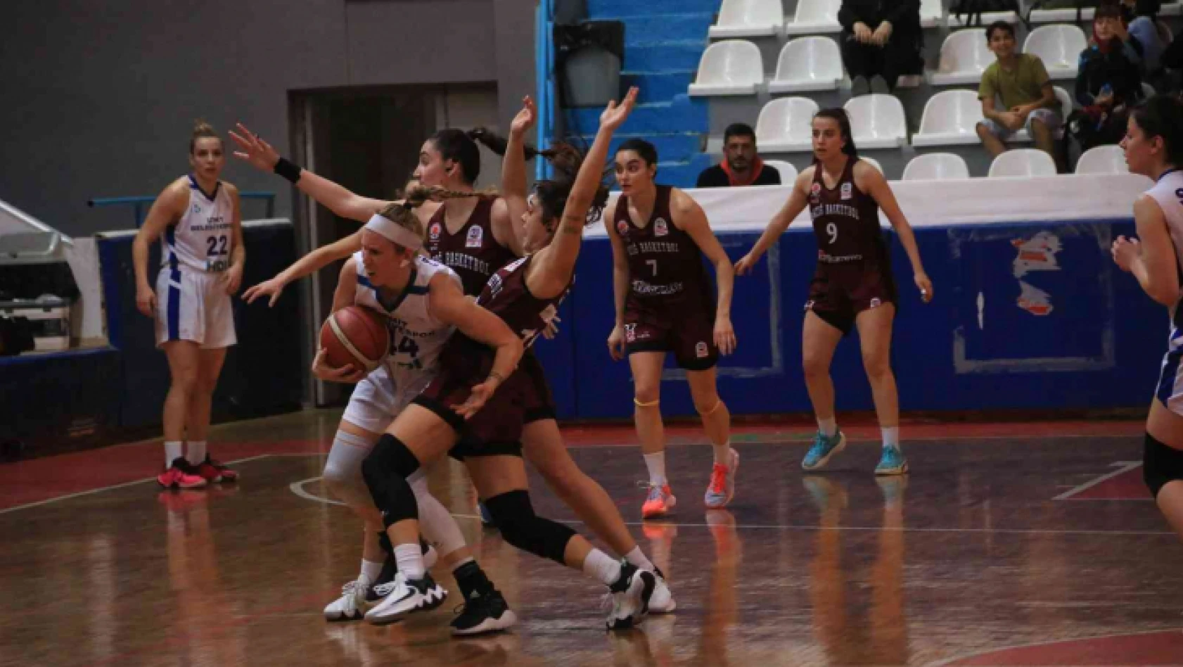 TKBL: İzmit Belediyespor: 86 - Elazığ Basketbol: 78