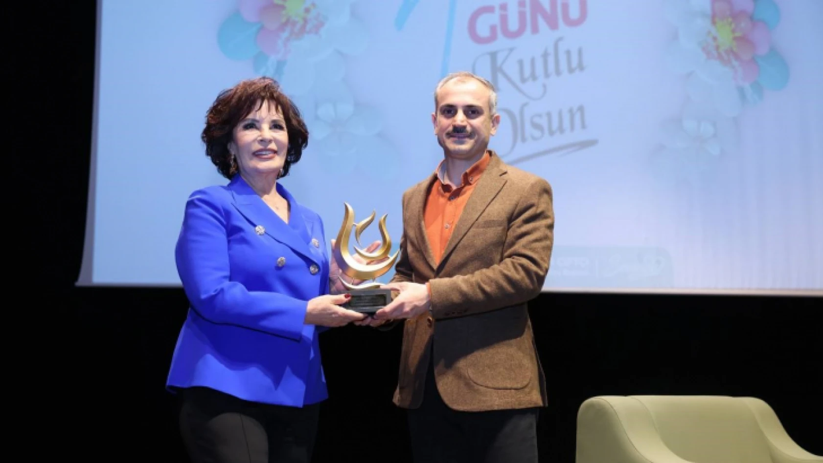 Türk sinemasının yıldızı Hülya Koçyiğit: 'Annelik Allah'ın kadına verdiği bir ayrıcalık'