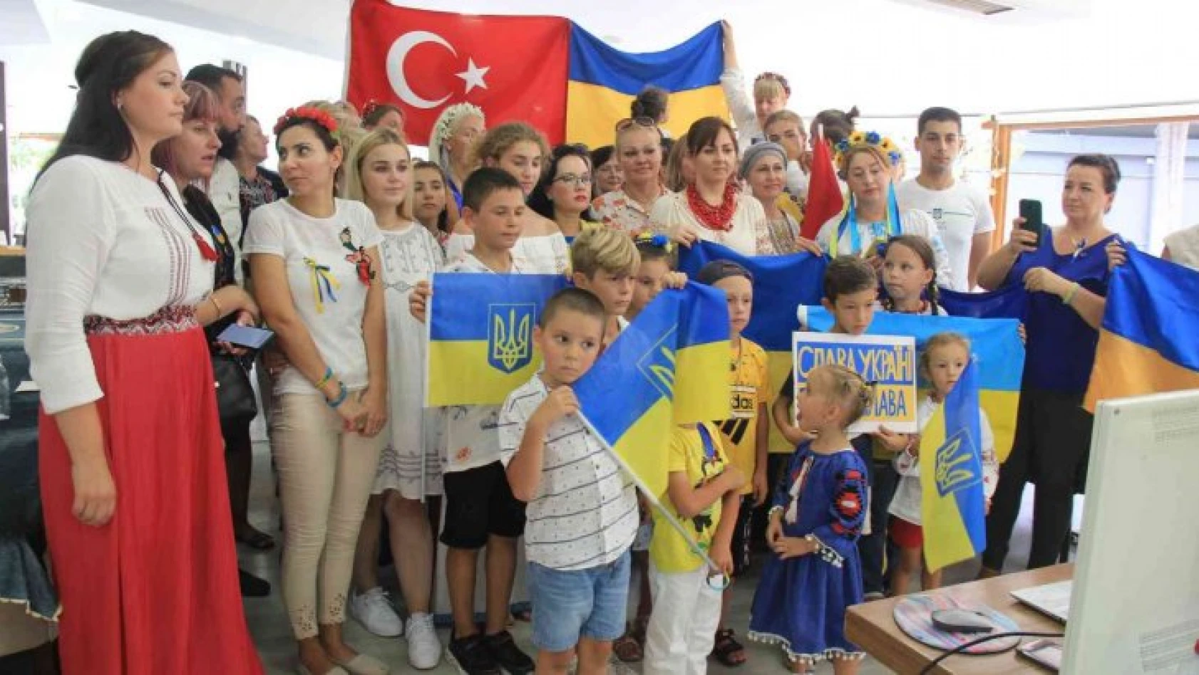 Ukraynalılar, ülkelerinin Bağımsızlık Günü'nde milli marşlarını okudu