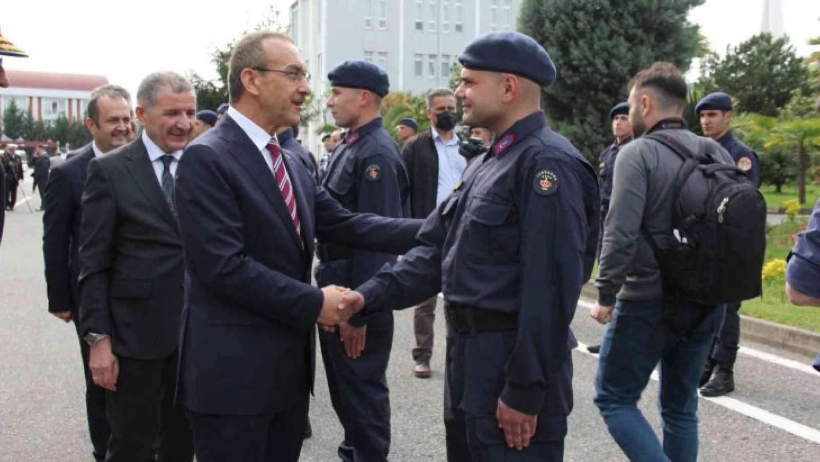 Vali Yavuz polis ve jandarma ekipleriyle bayramlaştı