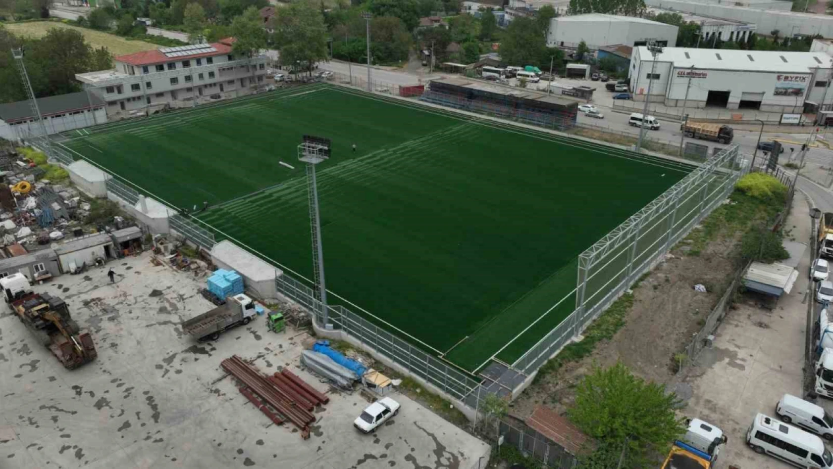 Yakup Altun Stadı'nda sentetik çim seriliyor