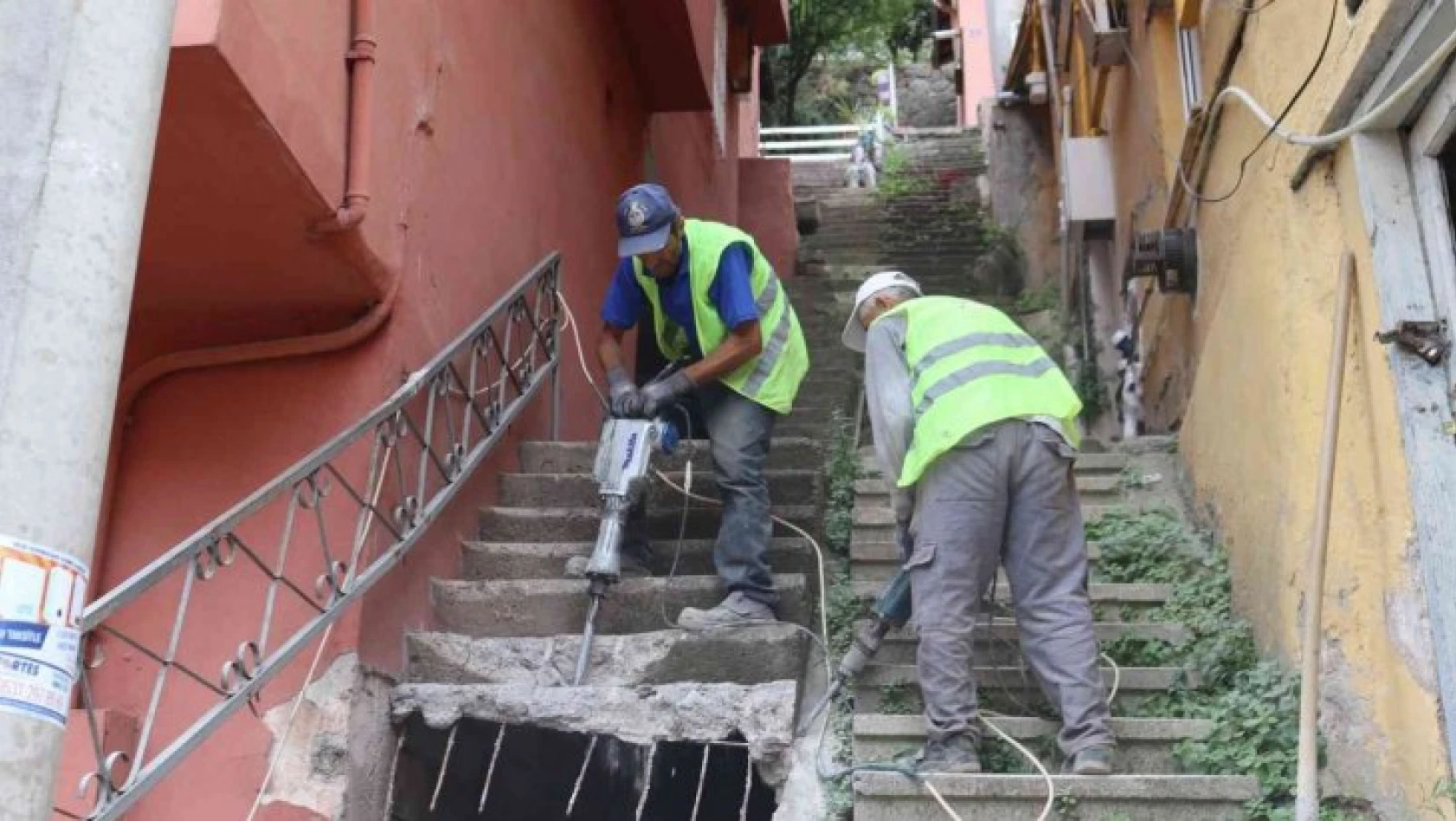 Yenidoğan Mahallesi'nde merdivenler yenileniyor
