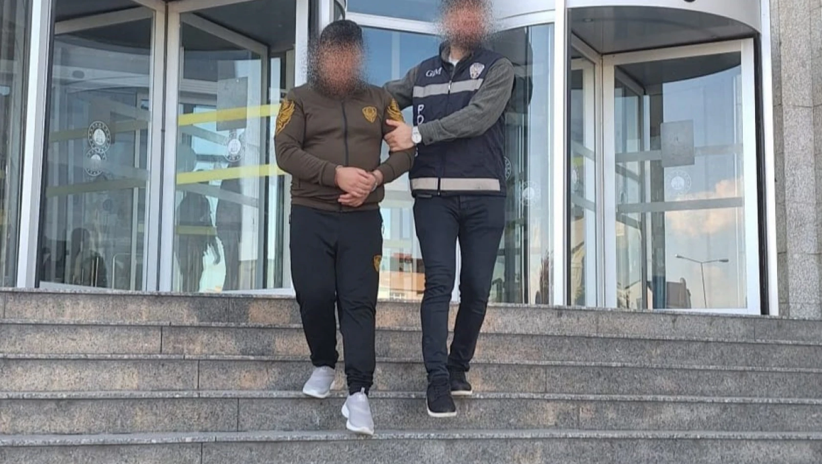 Kocaeli'de 20 göçmen yakalandı, 4 kaçakçı tutuklandı