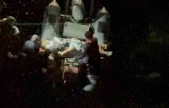 Balık tutarken kayalıklardan denize düşen genç yaralandı