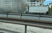 Kocaeli'de alevlere teslim olan tır, itfaiye ekiplerince söndürüldü