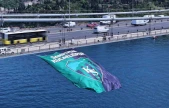 Kocaelispor'un bayrağı İstanbul Boğazı'nda dalgalandı