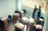 Kurs merkezinde dehşet anları kamerada: Sınıfa girip öğrenciye saldırdı