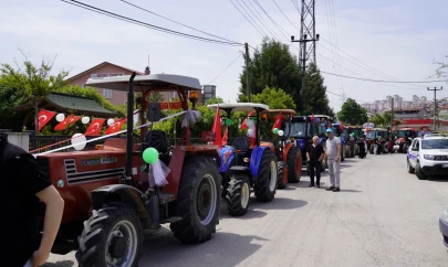 10. Çiftçi Şenliği İzmit'te Çiftçi Kadınların Traktör Konvoyuyla Başladı