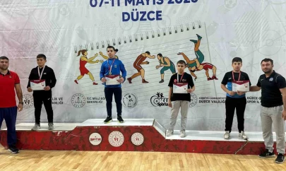 Kartepeli güreşçi Türkiye şampiyonu oldu