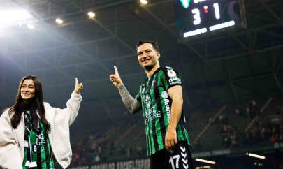 Kocaelispor'da Oğulcan Çağlayan mağlubiyetler için taraftardan özür diledi