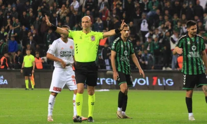 Kocaelispor en çok kartı Sakaryaspor maçında gördü