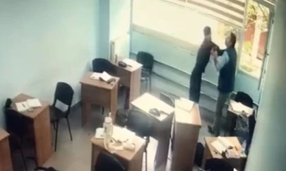 Kurs merkezinde dehşet anları kamerada: Sınıfa girip öğrenciye saldırdı