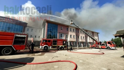 Kocaeli'de fen lisesi yanıyor, öğrenciler tahliye ediliyor