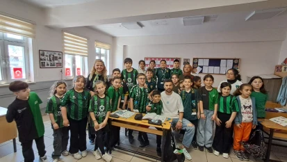 Şampiyon Kocaelispor'dan Fevzi Çakmak İlkokulu'na Ziyaret