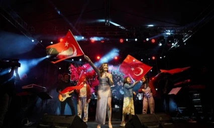 Bilecik'te Melek Mosso konserinde izdiham oldu