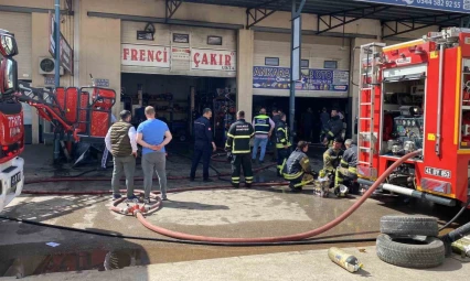 Sanayi sitesinde yangın: 3 işyeri etkilendi
