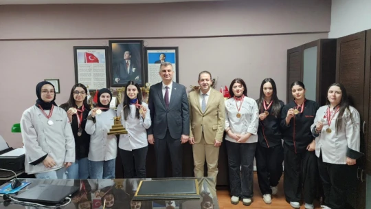 96 okul, 1300 öğrenci arasında altın kepçeyi kazandılar