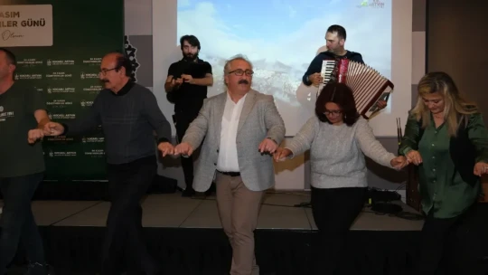Artvinliler'den eğitim camiasına vefa gecesi