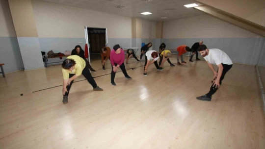 Asırlık çınarlar, spor ile hayatın içinde kalıyor