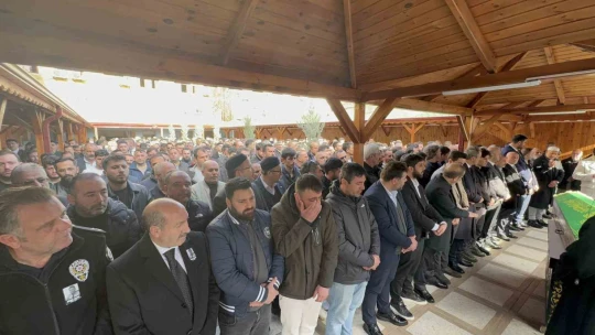 Beyin kanaması geçiren gazeteci hayatını kaybetti
