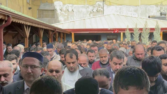 Beyin kanaması geçiren gazeteci hayatını kaybetti