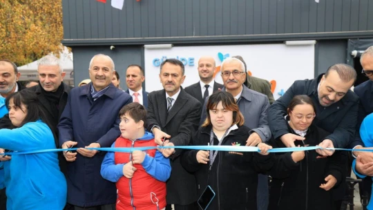 Bu kafede engel yok, sevgi var