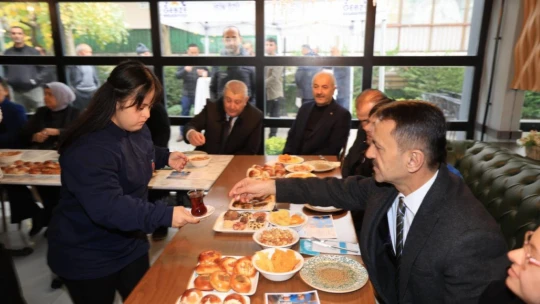 Bu kafede engel yok, sevgi var