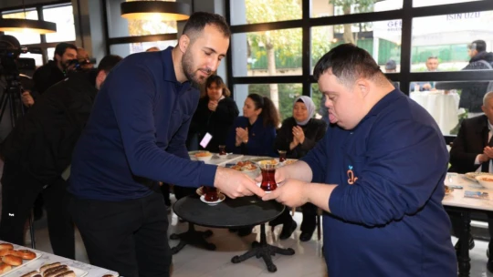 Bu kafede engel yok, sevgi var