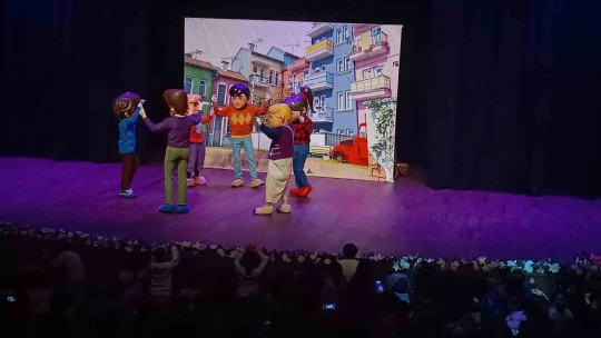 Çocuklar Rafadan Tayfa ile coştu