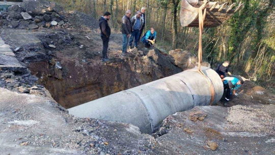 Çöken yola hızlı müdahale