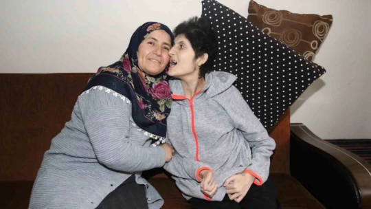Engelli rampası hayatlarını kolaylaştırdı: 'Önceden sırtımda taşıyordum'